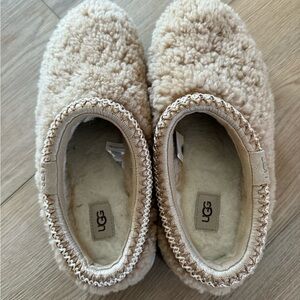 UGG Women's Fluffy Slippers - Tan